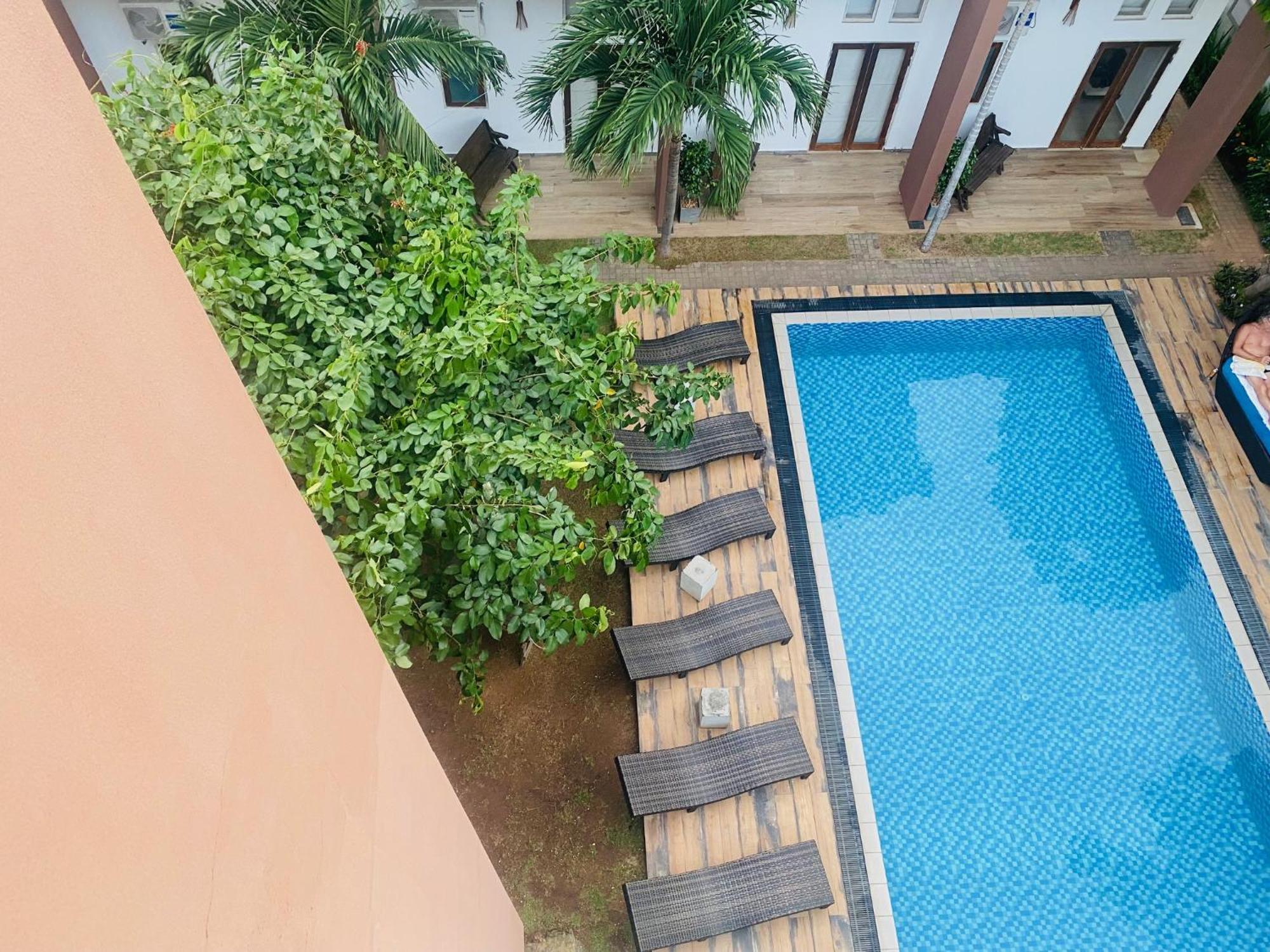 Hotel Cloud 9 Negombo Exterior photo