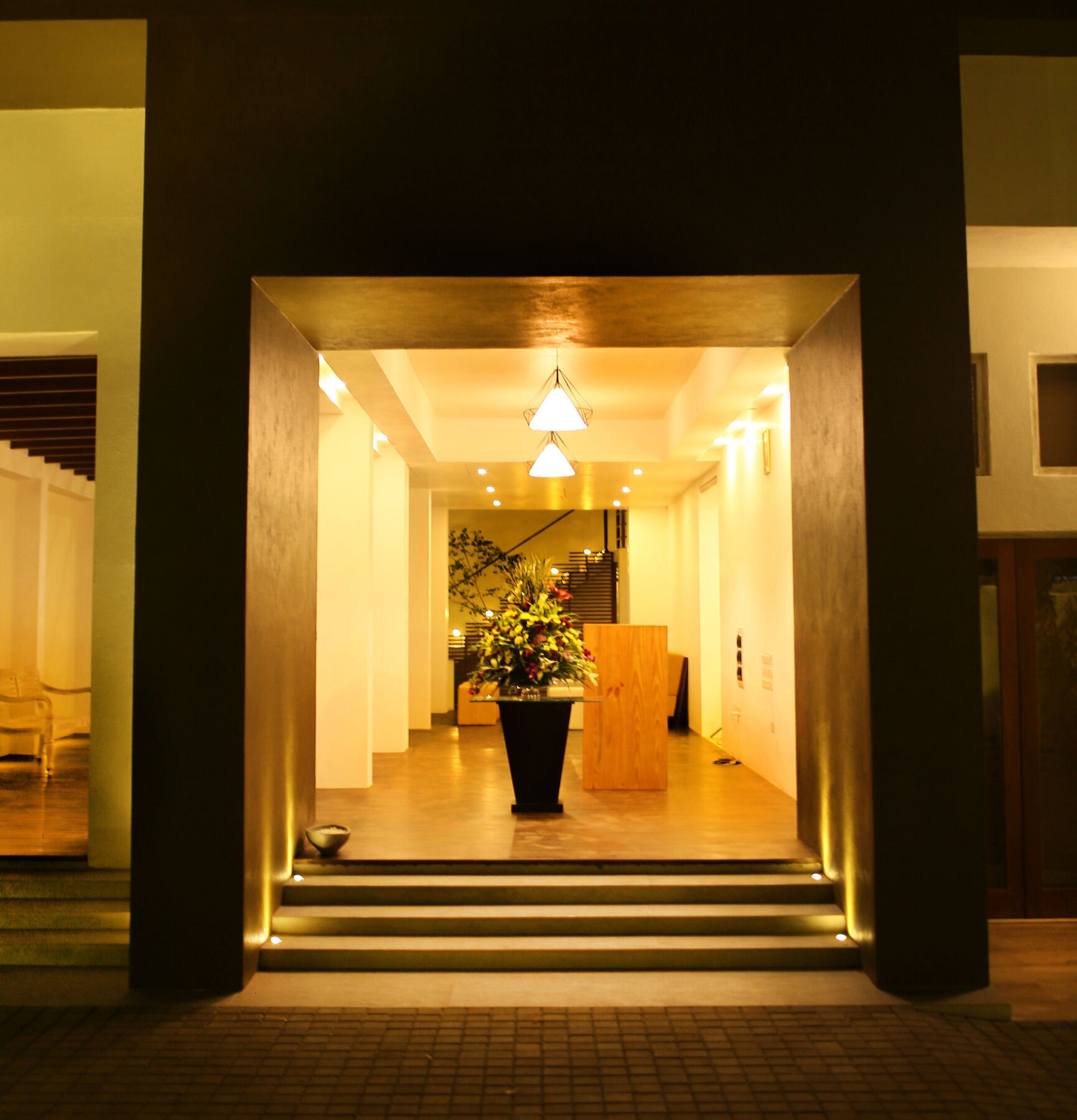 Hotel Cloud 9 Negombo Exterior photo